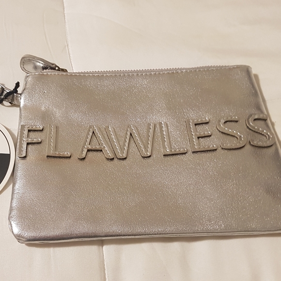 Silvery wristlet